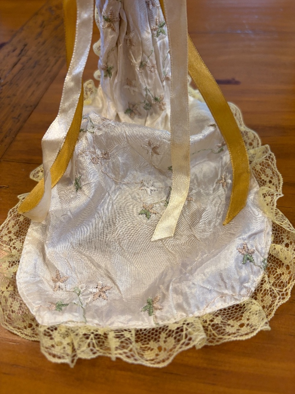 NWOT! Women's Yellow/Cream Shabby Chic Victorian Bodice Dress Necklace Holder - Picture 9 of 15